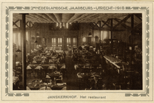 600047 Interieur van het restaurant op het Jaarbeursterrein op het Janskerkhof te Utrecht, tijdens de tweede ...